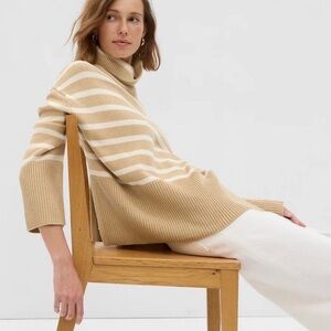GAP 24/7 Split-Hem Turtleneck Camel Stripe M